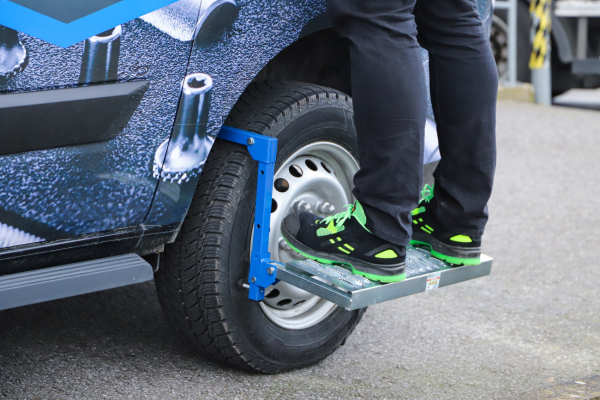 Reifen-Klapptritt | einstellbar | für Kleintransporter und 4x4 Fahrzeuge BGS 71002